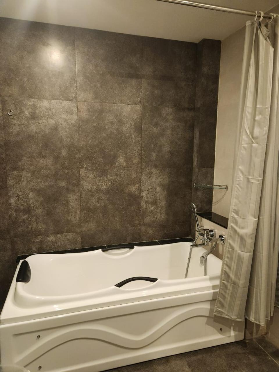 Le Sanara Residency Hotel Thanniyam ภายนอก รูปภาพ